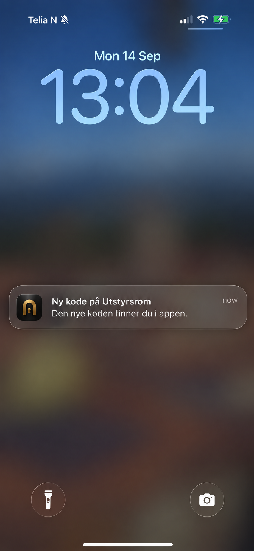 Låseskjerm med Lukka-varsel om ny nøkkelbokskode.
